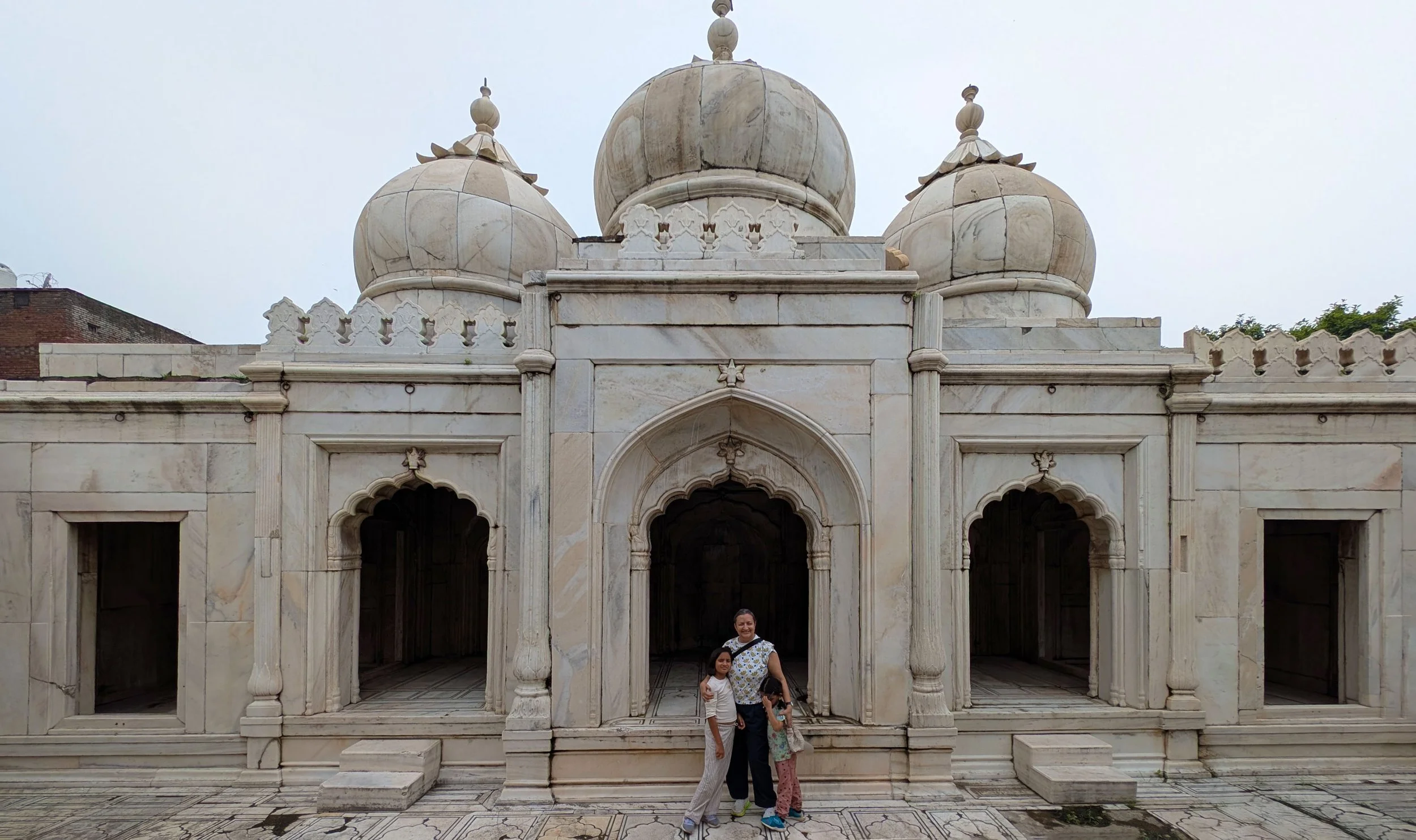 Mahalliy aholi oqni tutdi